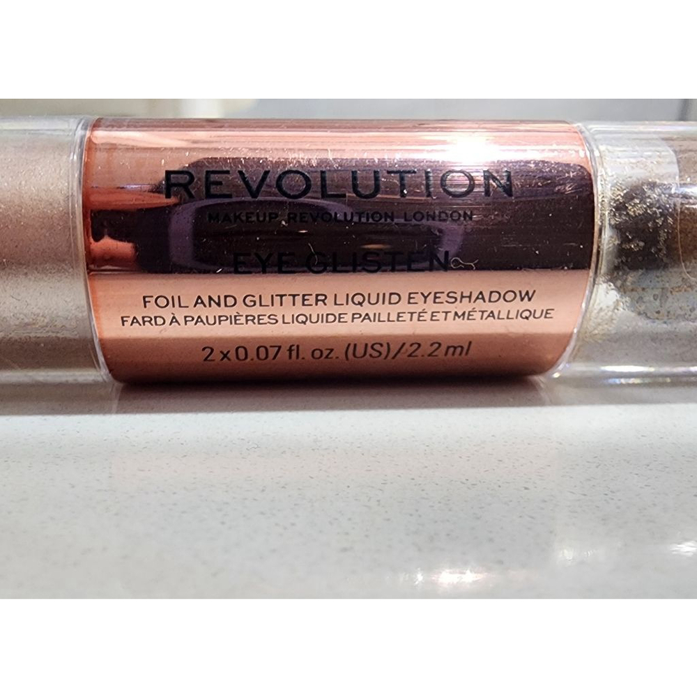 Revolution Makeup Bundle: Foundation, Highlighter, Eyeshadow, Lip Gloss - Picture 7 of 7